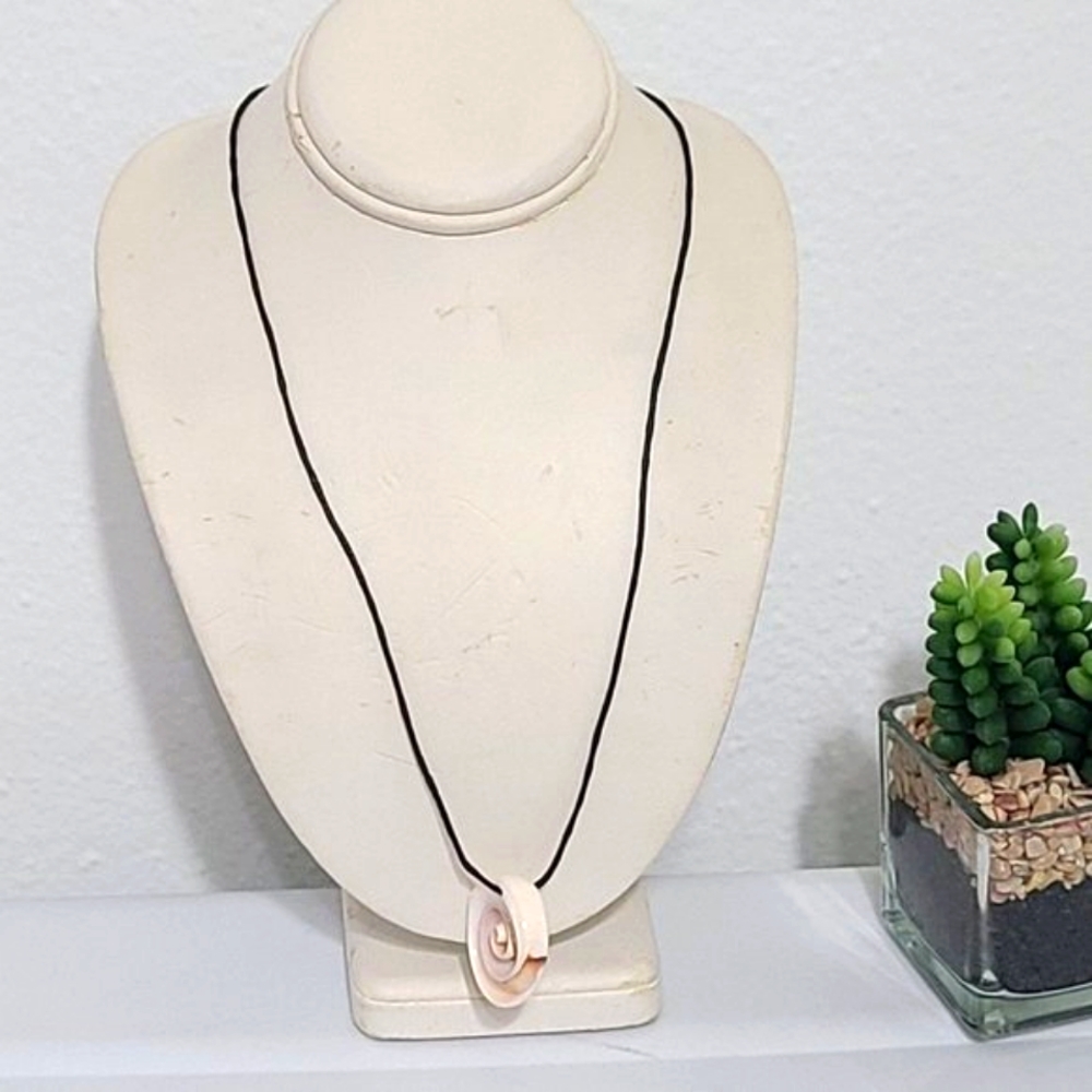 leather necklace with conch shell pendant, boho chic style leather